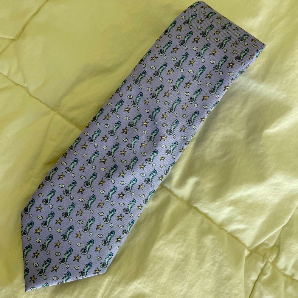 VINEYARD VINES Periwinkle/lavender Neck tie w Seahorses,sand dollars,starfish